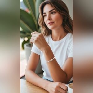 Elegant Silver Floral Necklace